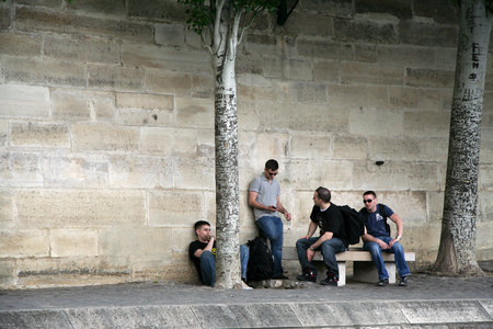 Tourists on the Seine in Paris.のeditorial素材
