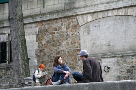 Tourists on the Seine in Paris.のeditorial素材