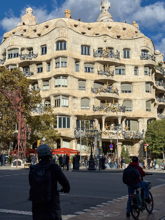 Casa Mila, Spanish, popularly known as La Pedrera, Spanish in reference to its unconventional rough-hewn appearance, is a Modernista building in Barcelona, Catalonia, Spain.のeditorial素材