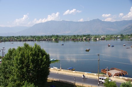 Lake in Srinagar in Kashmir, Indiaの写真素材
