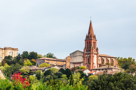 Autumn view on village church of Castelnau d'Estretefonds, Haute-Garonne, Midi-Pyrenees, Franceのeditorial素材