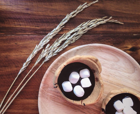marshmallows choco cookies on wooden boardの写真素材