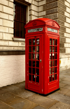 Traditional red London phone booth, London, UKの写真素材