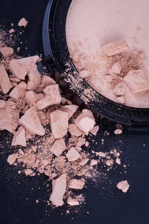 Face foundation powder product with crumbled texture