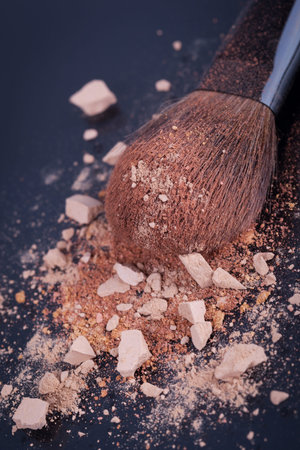 Face foundation powder product with crumbled texture