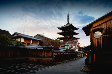 Yasaka Pagoda and Sannen Zaka Street in the Morning, Kyoto, Japanのeditorial素材