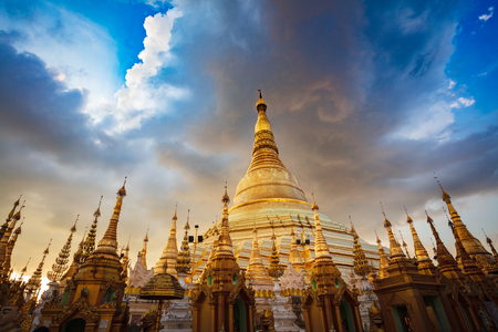 Shwedagon pagoda at dusk, Yangon Myanmarの写真素材