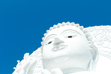 The White buddha status on blue sky backgroundの写真素材