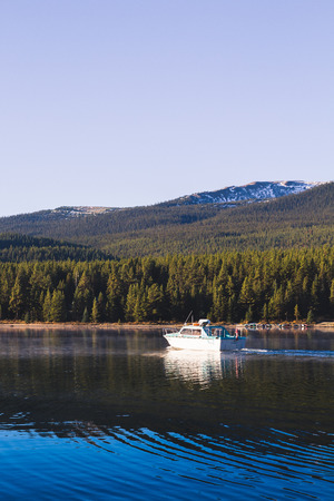 Jasper, Alberta / Canada - October 05 2017: Maligne Lakeのeditorial素材