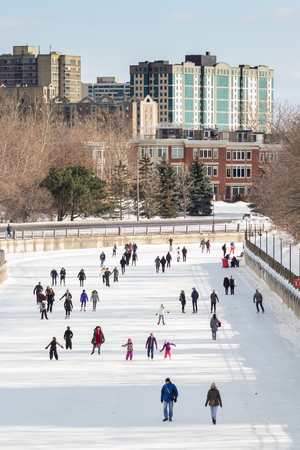 Ottawa, Ontario / Canada - January 20 2018: Skaters and people walking on the Rideau Canalのeditorial素材