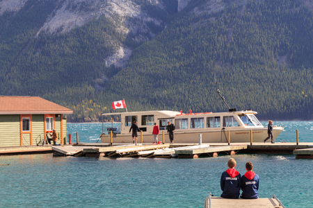 Banff, Alberta / Canada - October 06 2017: Kids enjoying the view at Lake Minnewankaのeditorial素材