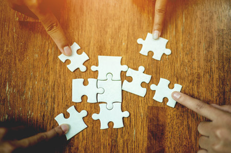 Jigsaw puzzles and the integration of groups of people to work as a good team