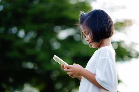 Social media communication for Asian girls who are enjoying exploring the world of technology on their own.の写真素材