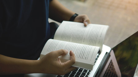 Reading and learning through writing, feeding the brain and relaxing with the simple life.