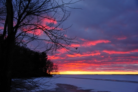 Christmas Day Sunset on Petenwell Lake, Wisconsin - horizontalの写真素材