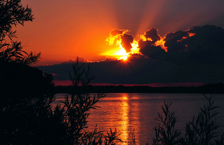 Fall Sunburst over Petenwell Lake, Wisconsinの写真素材