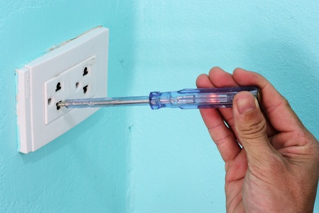Try to check the electriccity by screw driver testerの写真素材