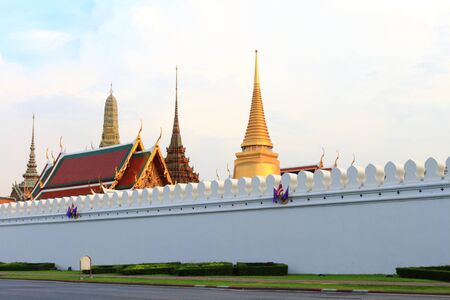 grand palace wall bangkok thailandのeditorial素材