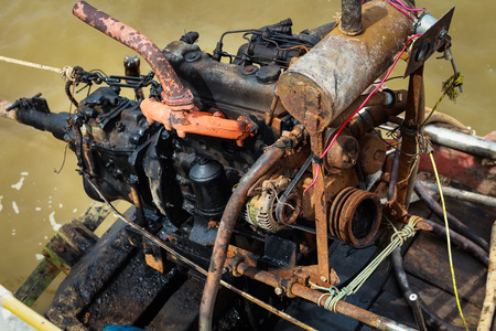 old boat engine rusted but can start!