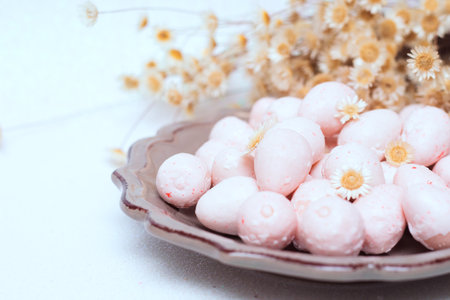 vase with pink easter eggs and flowersの写真素材