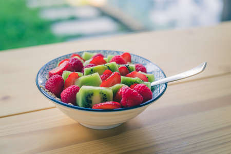 Close up of strawberries and kiwis in a ceramic bowlの写真素材