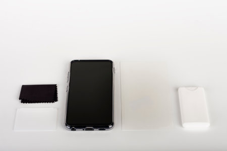 Screen shield, touchscreen smartphone, spray with application liquid, microfiber cloth, plastic...