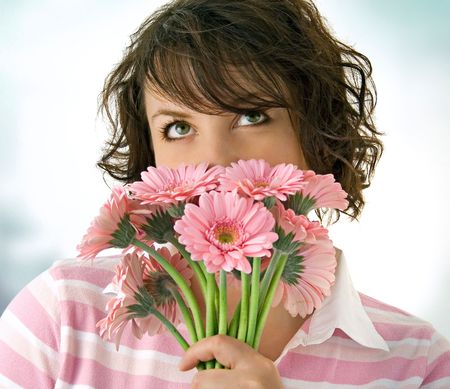 girl with rosa flowers looking on the ceilingの写真素材