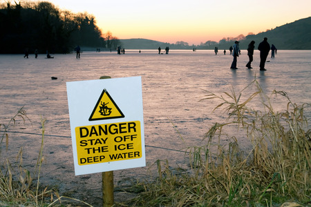 Danger sign warning on thin iceの写真素材