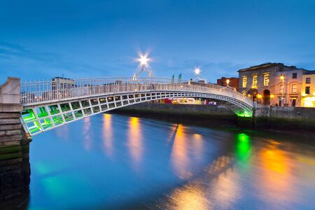 The Ha'penny bridge in Dublin at night, Irelandの写真素材