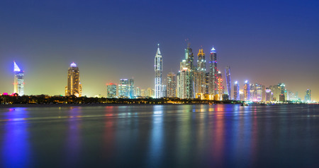 Photo pour Panorama of Dubai city at night, United Arab Emirates - image libre de droit