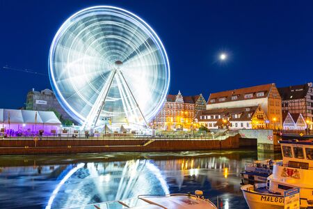 Ferris wheel in the city centre of Gdansk at nightのeditorial素材