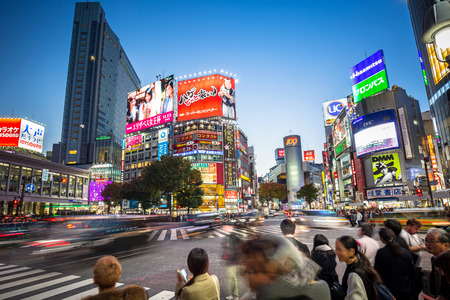 TOKYO, JAPAN - NOVEMBER 12, 2016: Pedestrians crosswalk at Shibuya district in Tokyo, Japan. Shibuya Crossing is one of the busiest crosswalks in the world.のeditorial素材