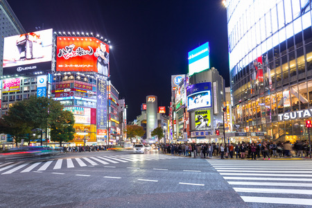 TOKYO, JAPAN - NOVEMBER 12, 2016: Pedestrians crosswalk at Shibuya district in Tokyo, Japan. Shibuya Crossing is one of the busiest crosswalks in the world.のeditorial素材