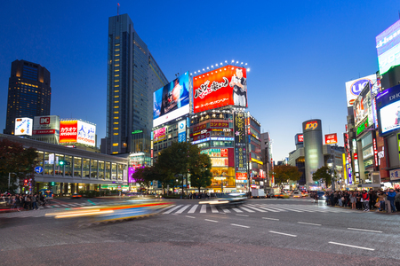 TOKYO, JAPAN - NOVEMBER 12, 2016: Pedestrians crosswalk at Shibuya district in Tokyo, Japan. Shibuya Crossing is one of the busiest crosswalks in the world.のeditorial素材