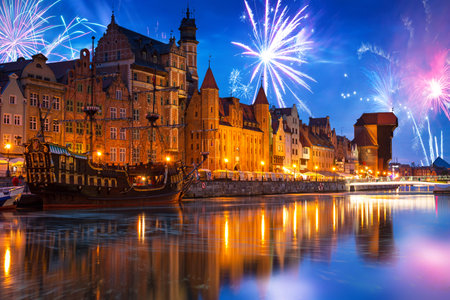 Fireworks display over the old town in Gdansk, Polandの素材 [FY310161552912]