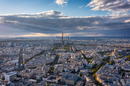 Panorama of Paris city with the Eiffel tower at sunset. Franceの素材 [FY310194698368]