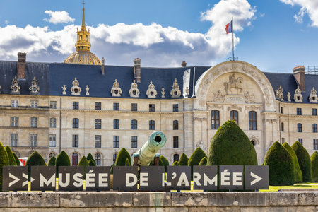 Paris, France - September 17, 2022: The Les Invalides museum of Army at sunny day of September, Paris. Franceのeditorial素材