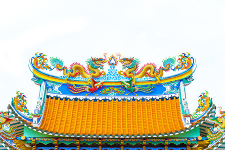 Chinese style Twin dragons statue on the roof of Chinese temple isolated white backgroundの写真素材