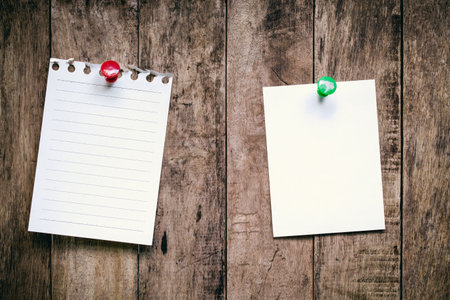 White note with pin on wooden backgroundの写真素材