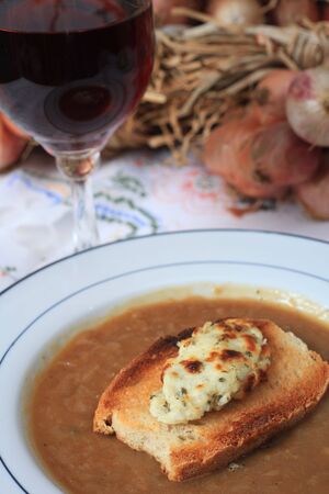 Onion soup with croutons and wineの写真素材