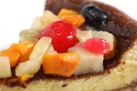 Extreme close-up on a slice of fruit-topped sponge cakeの写真素材