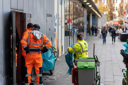 Manchester UK 2022 council workers refuge collectors getting ready to workのeditorial素材