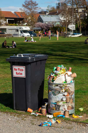 Full Trash cans in Kressbronn (Constance Lake) on 04/10/2021のeditorial素材