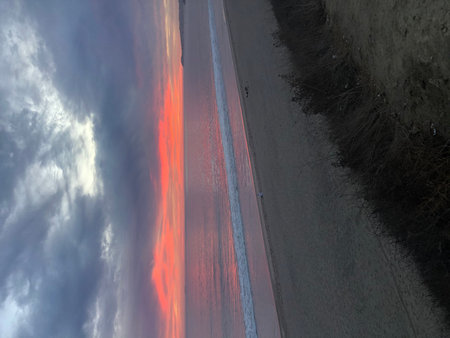 Colorful Sunset Over the Tranquil Beach, Capturing the Moment of Serenity and Beauty by the Shoreの写真素材