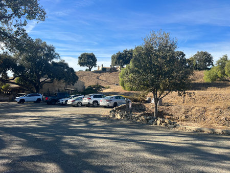 Lush Landscape and Serene Parking Area on a Warm Afternoon in Rural Countrysideの写真素材