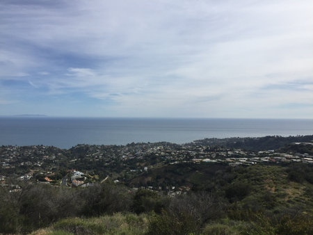 Beautiful Coastal View From a Hillside Overlooking Homes and Ocean Waves Near Los Angelesの写真素材
