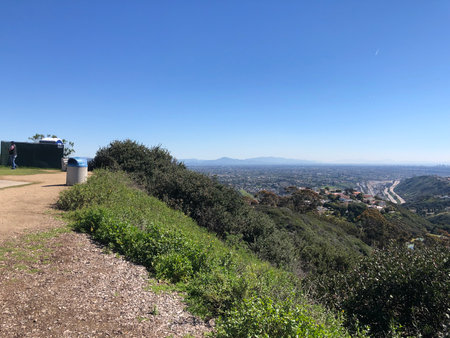Discovering the Breathtaking View From a Hillside Trail During a Sunny Day in Southern Californiaの写真素材