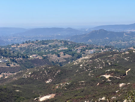 Breathtaking View of Rolling Hills and Valleys Under a Clear Blue Sky in Southern California During Middayの写真素材