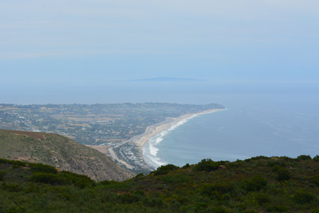 Coastal View Overlooking Sandy Beach and Ocean Under Cloudy Sky in Californiaの写真素材