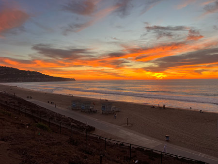 Golden Sunset Over the Serene Shoreline With Gentle Waves Lapping at the Sandy Beachの写真素材